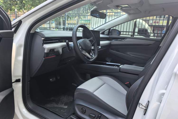 Used Volkswagen ID.7 VIZZION 2024 AIR model Interior 4