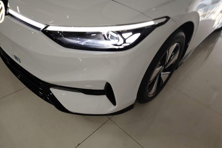 Used Volkswagen ID.7 VIZZION 2024 AIR model Left Front Headlight