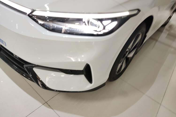 Used Volkswagen ID.7 VIZZION 2024 AIR model Left Front Headlight