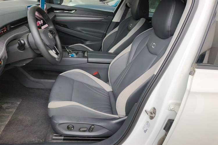 Used Volkswagen ID.7 VIZZION 2024 PRO Model Left Front Seat