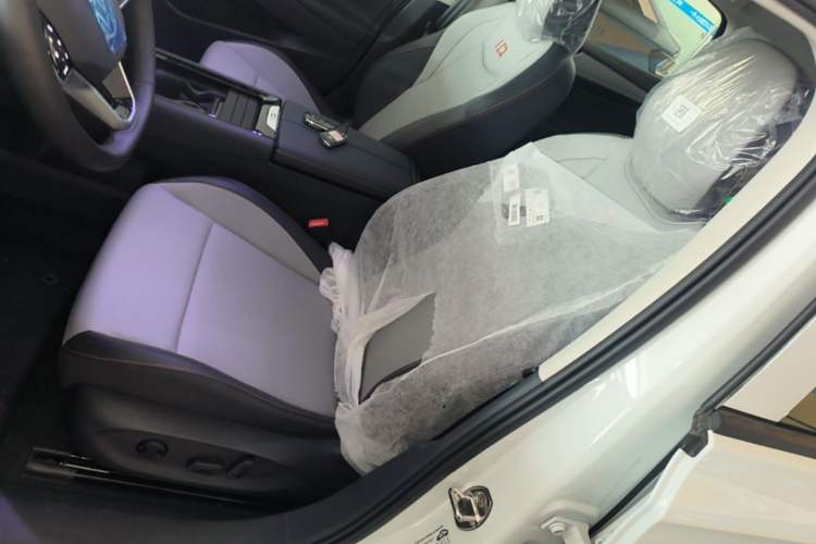 Used Volkswagen ID.7 VIZZION 2024 AIR model Left Front Seat