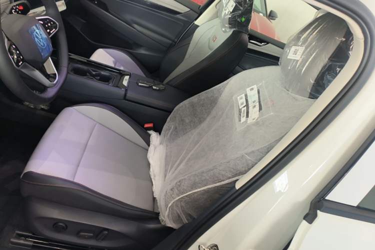 Used Volkswagen ID.7 VIZZION 2024 AIR model Left Front Seat
