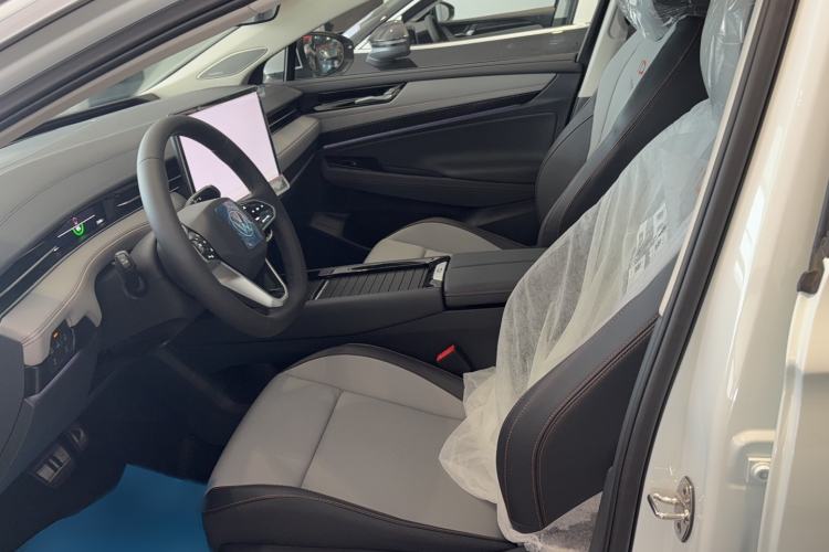 Used Volkswagen ID.7 VIZZION 2024 AIR model Left Front Seat
