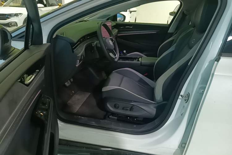 Used Volkswagen ID.7 VIZZION 2024 PRO Model Left Front Seat