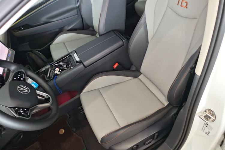 Used Volkswagen ID.7 VIZZION 2024 AIR model Left Front Seat