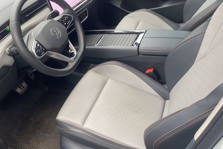 Used Volkswagen ID.7 VIZZION 2024 AIR model Left Front Seat