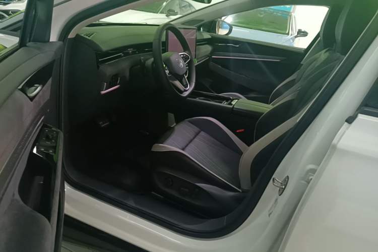 Used Volkswagen ID.7 VIZZION 2024 PRIME Left Front Seat