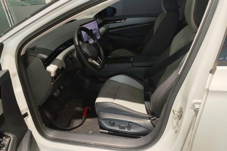 Used Volkswagen ID.7 VIZZION 2024 AIR model Left Front Seat