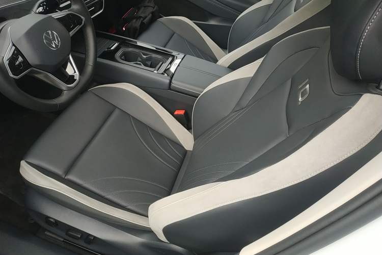Used Volkswagen ID.7 VIZZION 2024 First Edition Left Front Seat