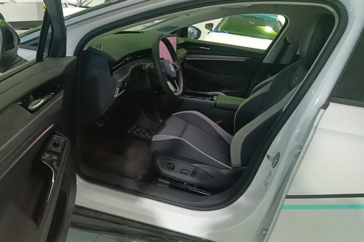 Used Volkswagen ID.7 VIZZION 2024 PRO Model Left Front Seat