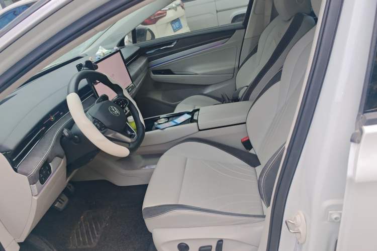 Used Volkswagen ID.7 VIZZION 2024 First Edition Left Front Seat