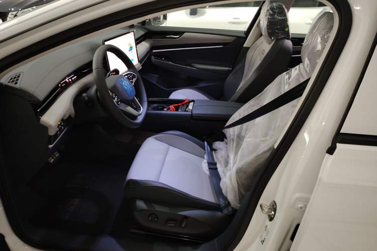 Used Volkswagen ID.7 VIZZION 2024 AIR model Left Front Seat