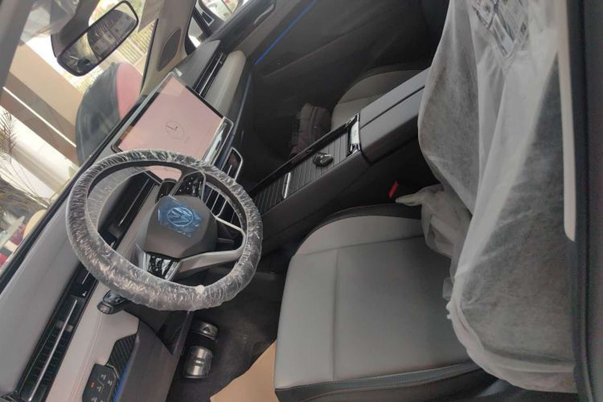 Used Volkswagen ID.7 VIZZION 2024 AIR model Left Front Seat