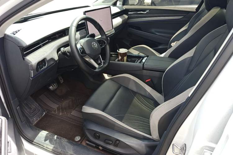 Used Volkswagen ID.7 VIZZION 2024 First Edition Left Front Seat