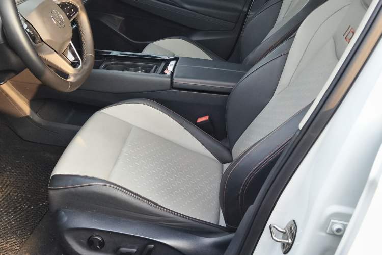 Used Volkswagen ID.7 VIZZION 2024 AIR model Left Front Seat