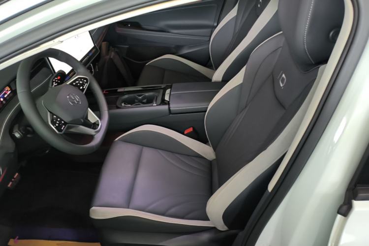 Used Volkswagen ID.7 VIZZION 2024 PRO Model Left Front Seat