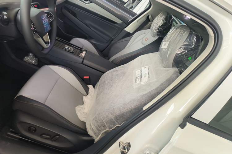Used Volkswagen ID.7 VIZZION 2024 AIR model Left Front Seat