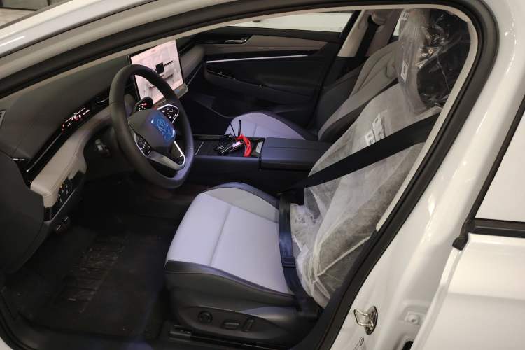 Used Volkswagen ID.7 VIZZION 2024 AIR model Left Front Seat
