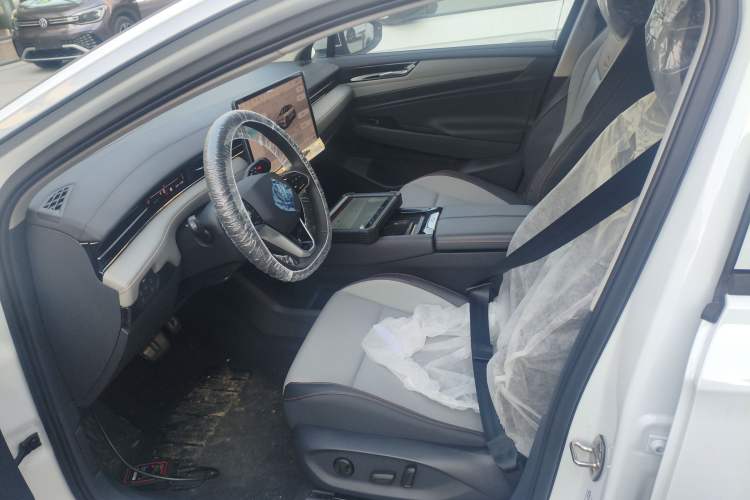 Used Volkswagen ID.7 VIZZION 2024 AIR model Left Front Seat