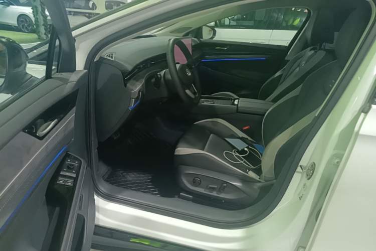 Used Volkswagen ID.7 VIZZION 2024 PRO Model Left Front Seat
