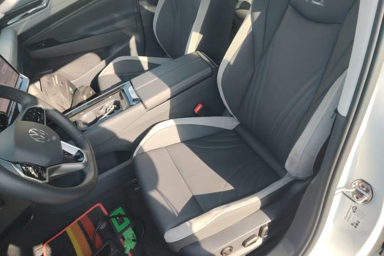 Used Volkswagen ID.7 VIZZION 2024 AIR model Left Front Seat