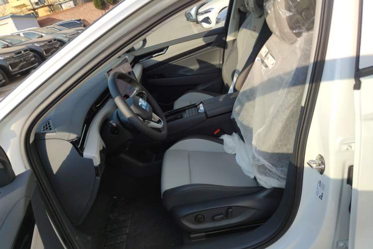Used Volkswagen ID.7 VIZZION 2024 AIR model Left Front Seat