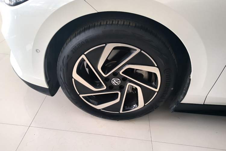 Used Volkswagen ID.7 VIZZION 2024 PRO Model Left Front Wheel Hub