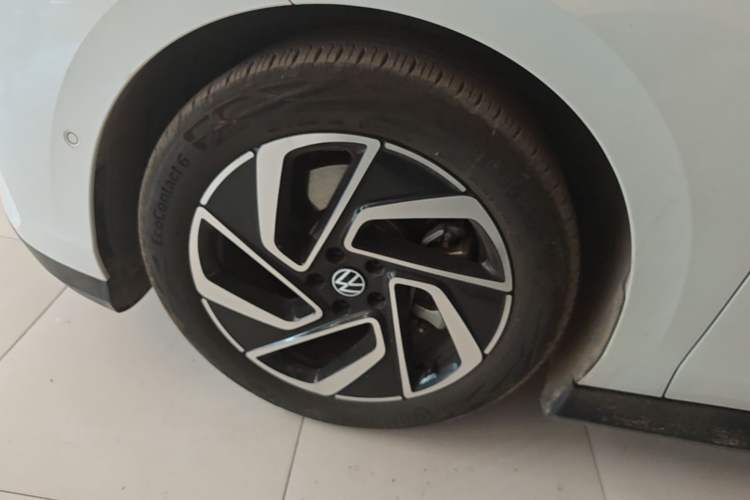 Used Volkswagen ID.7 VIZZION 2024 PRO Model Left Front Wheel Hub