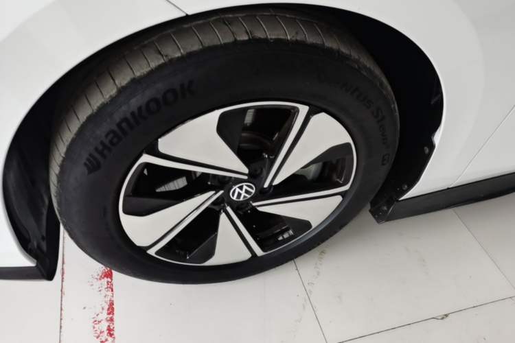 Used Volkswagen ID.7 VIZZION 2024 AIR model Left Front Wheel Hub