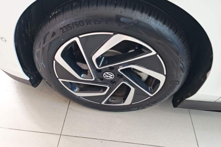 Used Volkswagen ID.7 VIZZION 2024 PRO Model Left Front Wheel Hub