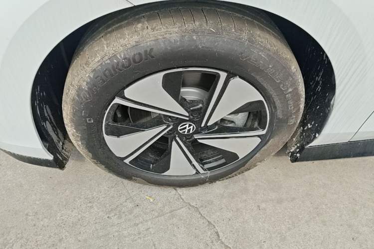 Used Volkswagen ID.7 VIZZION 2024 AIR model Left Front Wheel Hub