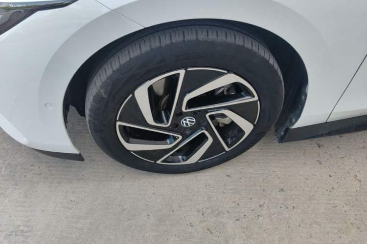 Used Volkswagen ID.7 VIZZION 2024 First Edition Left Front Wheel Hub
