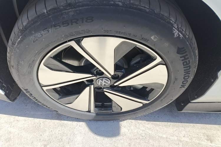 Used Volkswagen ID.7 VIZZION 2024 AIR model Left Front Wheel Hub