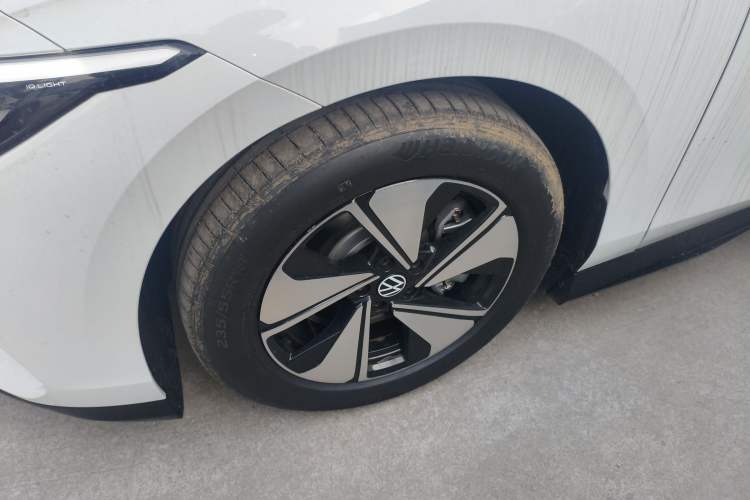 Used Volkswagen ID.7 VIZZION 2024 AIR model Left Front Wheel Hub