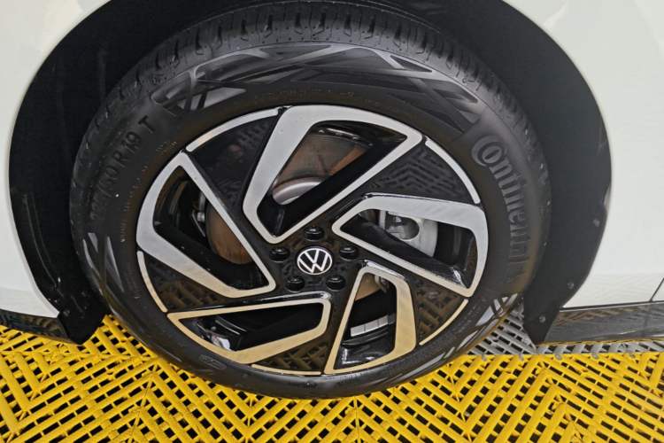 Used Volkswagen ID.7 VIZZION 2024 PRO Model Left Front Wheel Hub