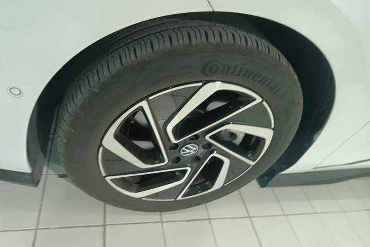 Used Volkswagen ID.7 VIZZION 2024 PRO Model Left Front Wheel Hub