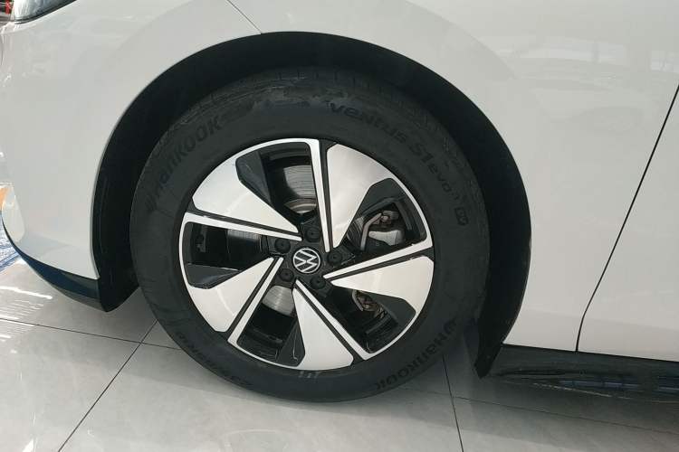 Used Volkswagen ID.7 VIZZION 2024 AIR model Left Front Wheel Hub