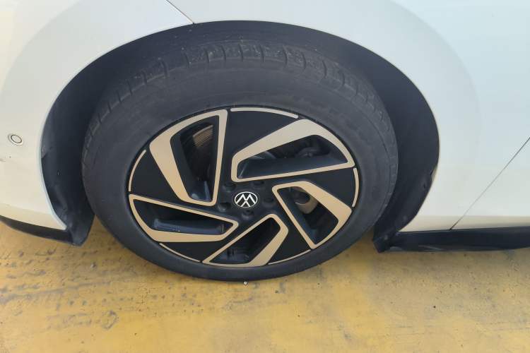 Used Volkswagen ID.7 VIZZION 2024 First Edition Left Front Wheel Hub