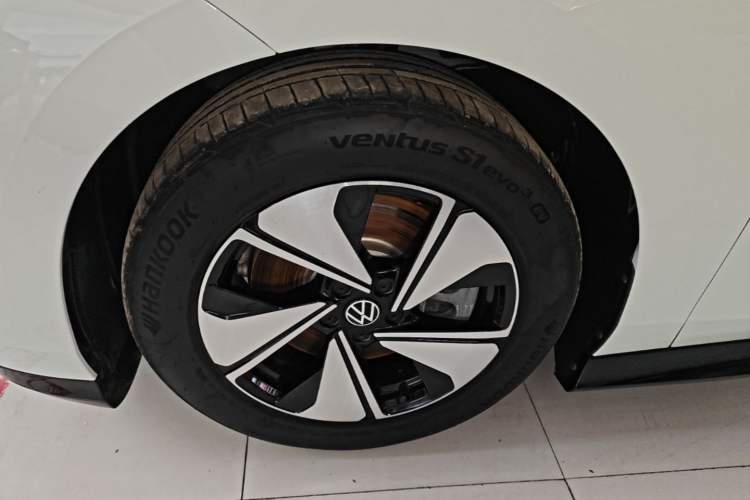 Used Volkswagen ID.7 VIZZION 2024 AIR model Left Front Wheel Hub