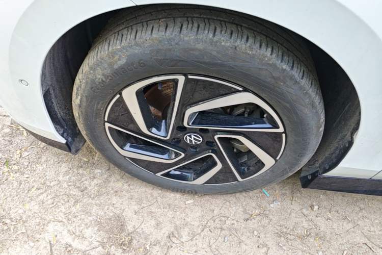 Used Volkswagen ID.7 VIZZION 2024 PRO Model Left Front Wheel Hub
