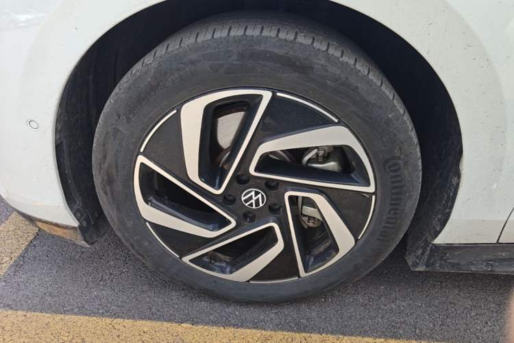 Used Volkswagen ID.7 VIZZION 2024 First Edition Left Front Wheel Hub