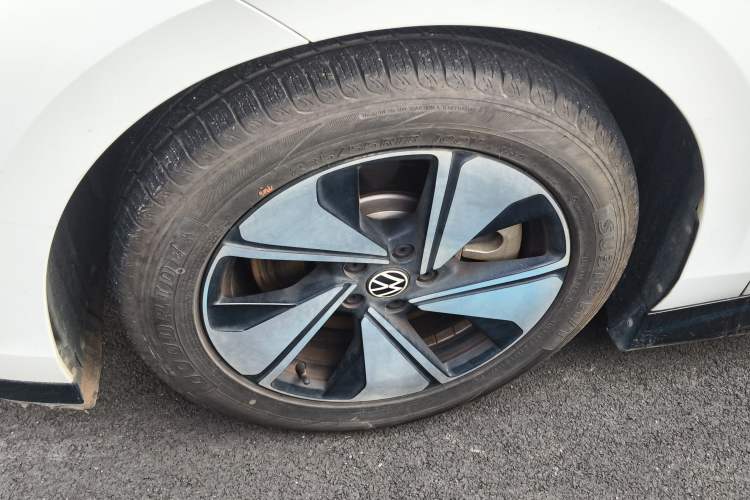 Used Volkswagen ID.7 VIZZION 2024 AIR model Left Front Wheel Hub
