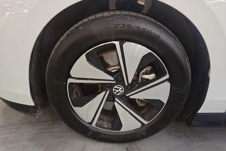 Used Volkswagen ID.7 VIZZION 2024 AIR model Left Front Wheel Hub