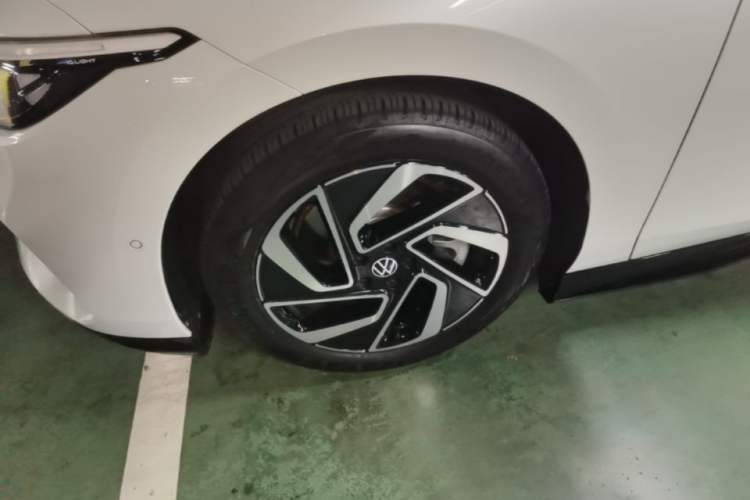 Used Volkswagen ID.7 VIZZION 2024 PRO Model Left Front Wheel Hub