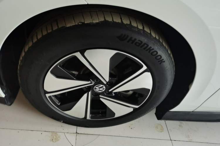 Used Volkswagen ID.7 VIZZION 2024 AIR model Left Front Wheel Hub