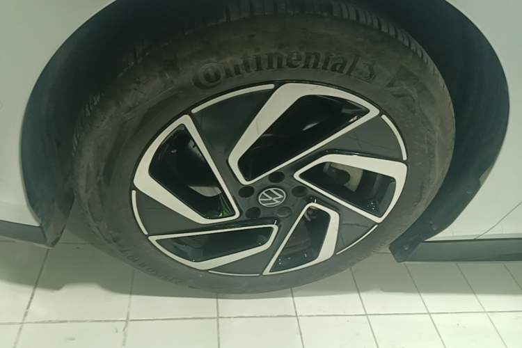 Used Volkswagen ID.7 VIZZION 2024 PRO Model Left Front Wheel Hub