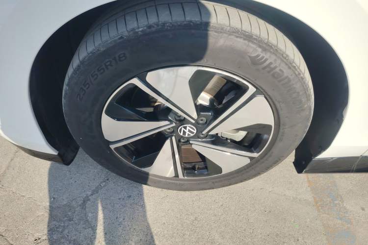 Used Volkswagen ID.7 VIZZION 2024 AIR model Left Front Wheel Hub