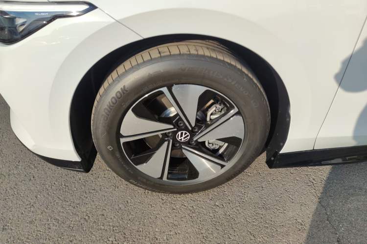 Used Volkswagen ID.7 VIZZION 2024 AIR model Left Front Wheel Hub