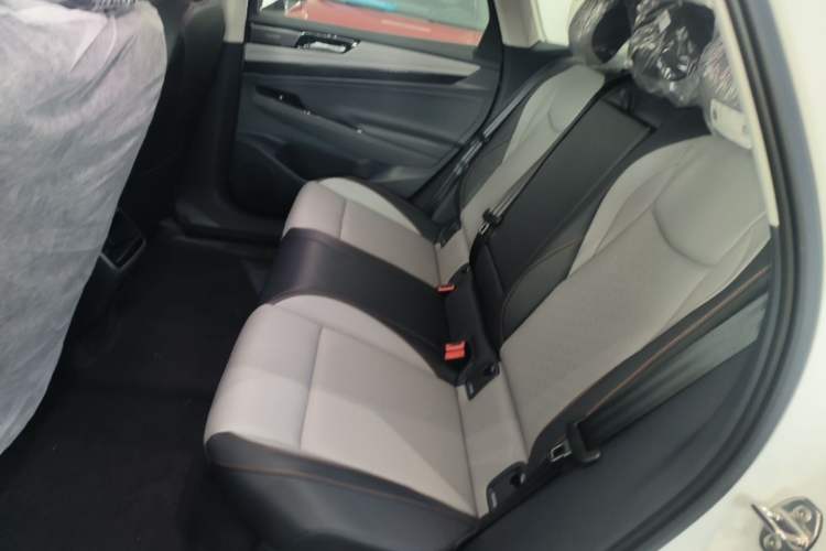 Used Volkswagen ID.7 VIZZION 2024 AIR model Left Rear Seat