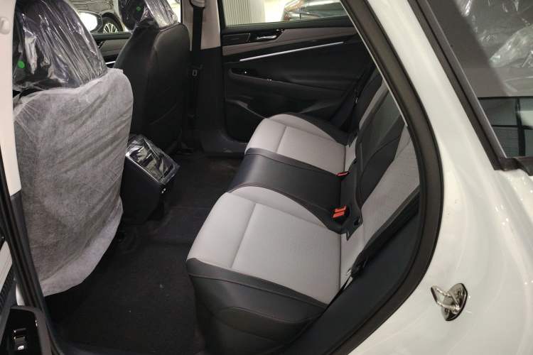 Used Volkswagen ID.7 VIZZION 2024 AIR model Left Rear Seat